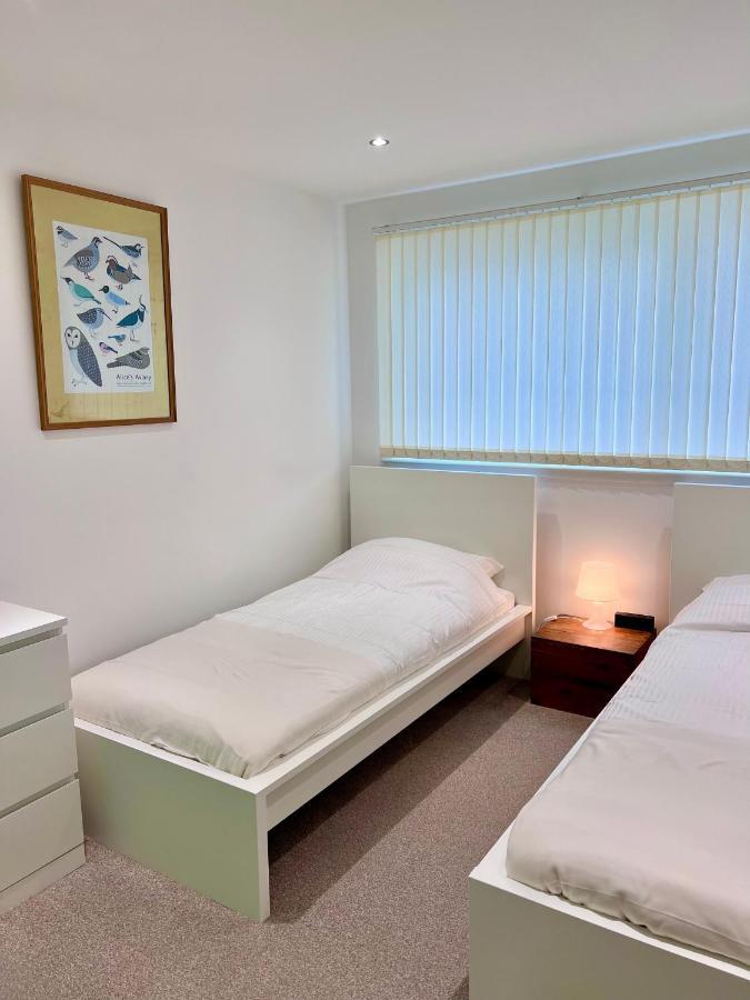 Beautiful Modern Sea-Side Apartment In The City 에든버러 외부 사진
